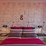 Stylish Estrela Apartment By Lovelystay