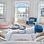 Stylish Estrela Apartment By Lovelystay