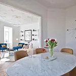 Stylish Estrela Apartment By Lovelystay